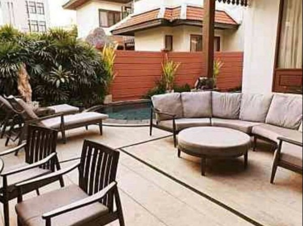 Fully furnished five star house for rent in the heart of Thonglor.